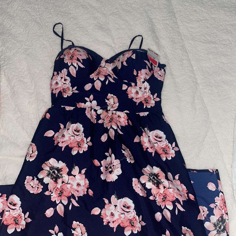 Dress - Picture 2 of 2